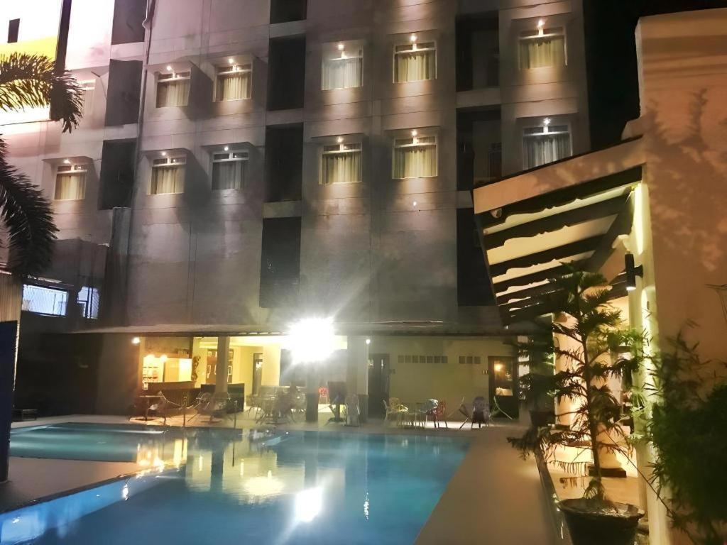 Avenue Suites Hotel&Spa Bacolod Extérieur photo