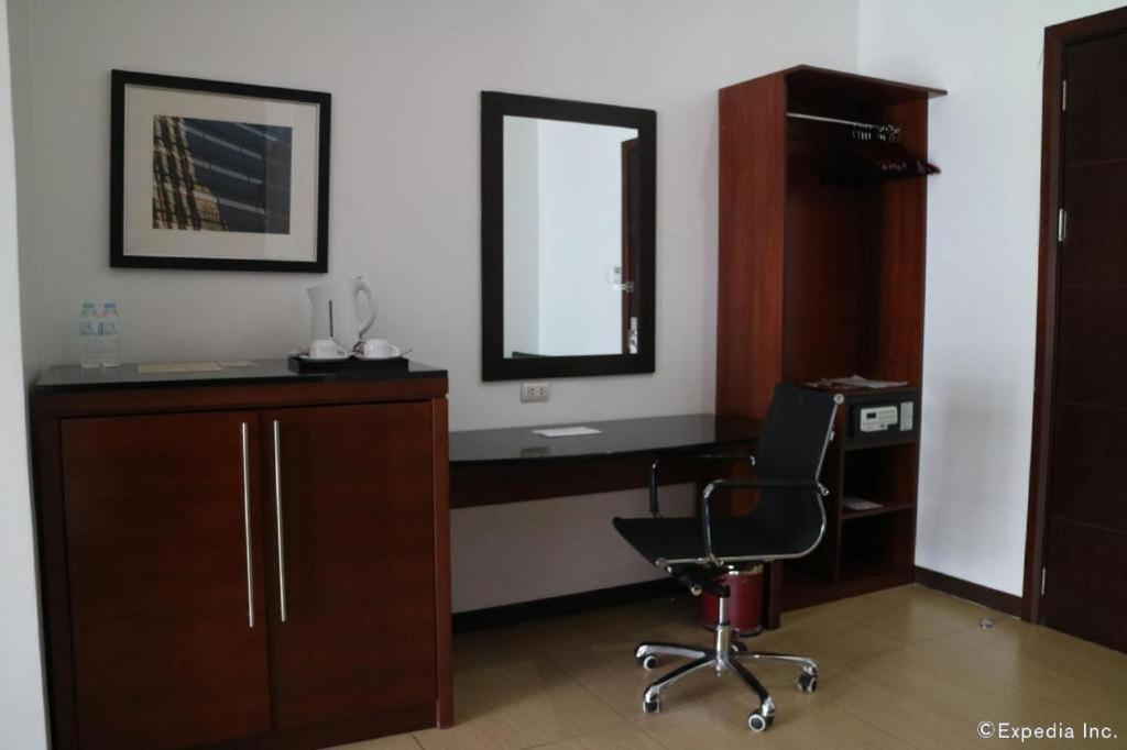 Avenue Suites Hotel&Spa Bacolod Extérieur photo