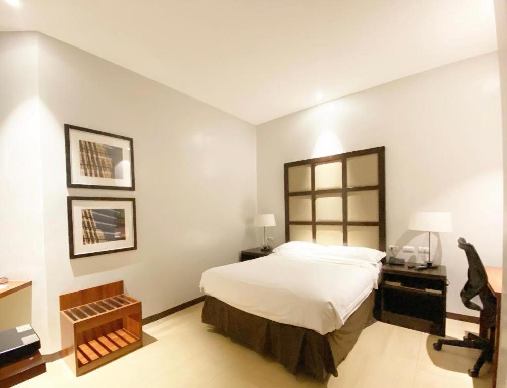 Avenue Suites Hotel&Spa Bacolod Extérieur photo