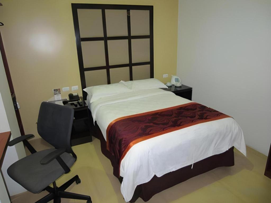 Avenue Suites Hotel&Spa Bacolod Extérieur photo