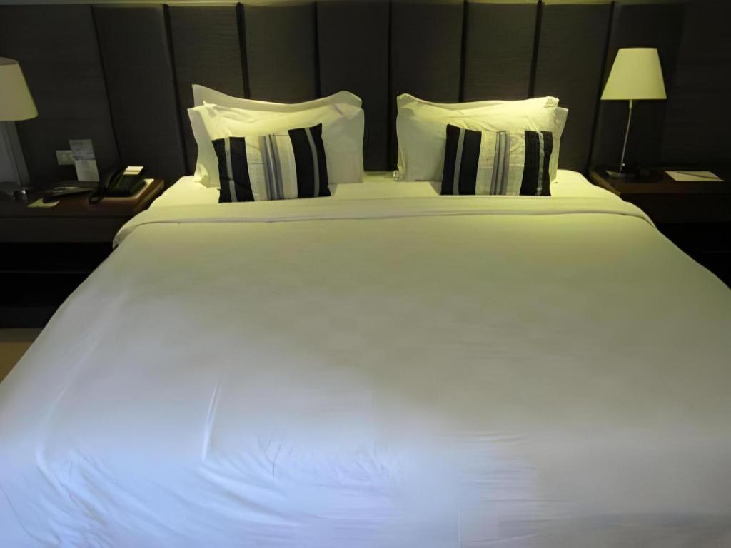 Avenue Suites Hotel&Spa Bacolod Extérieur photo