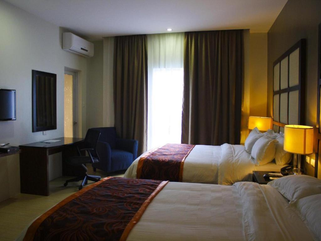 Avenue Suites Hotel&Spa Bacolod Extérieur photo